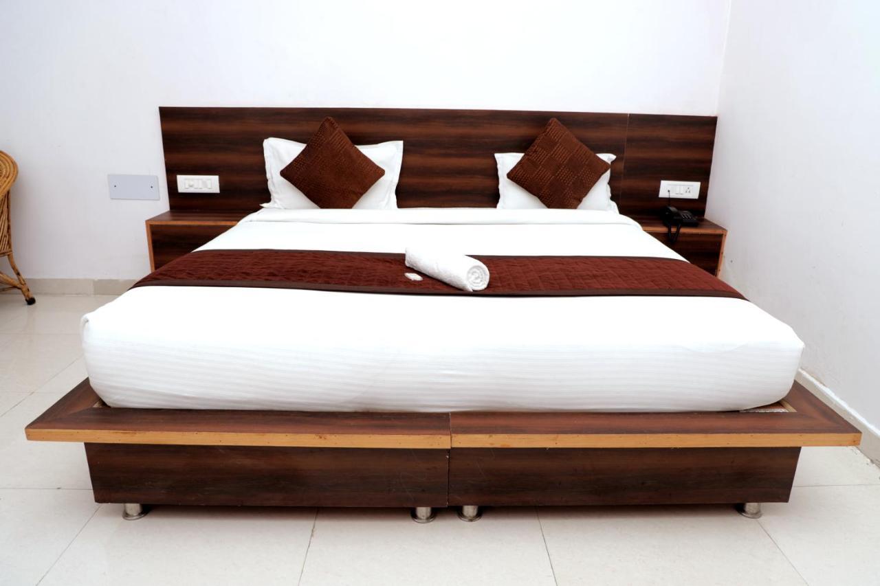 Orchid Hostel Rishikesh Bagian luar foto