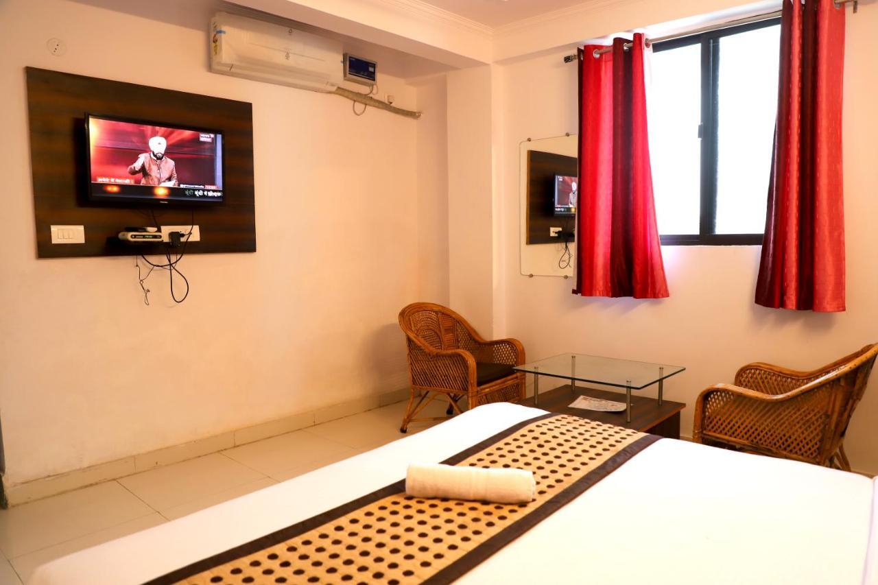 Orchid Hostel Rishikesh Bagian luar foto